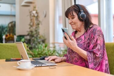 Distanshandledning för seniorer